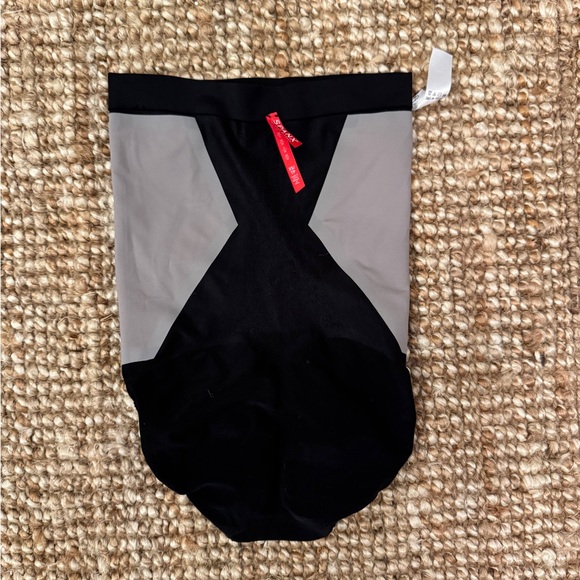 SPANX shapewear - Picture 6 of 6